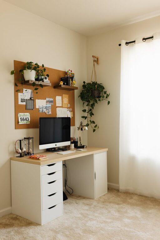 Simple Tips for Creating a Cozy and Personalized Home Office Space